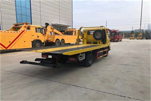 屏边非事故拖车